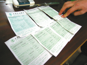 90后男生遭綁架，家人七次匯款五萬贖回，門式起重機下驚魂一刻